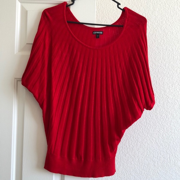 🌸$10 Red Express Top